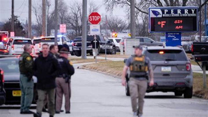 
2 Killed, 5 Injured in Shooting at Rapper Yo Gotti’s Restaurant in Memphis 