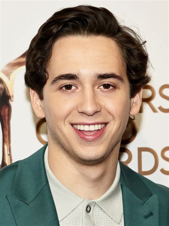 Luis Hernandez Height, Weight, Net Worth, Age, Birthday, Wikipedia, Who, Instagram, Biography
