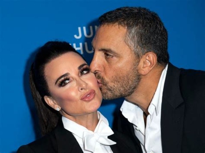 
Mauricio Umansky Wife Who is Mauricio Umansky Wife? 