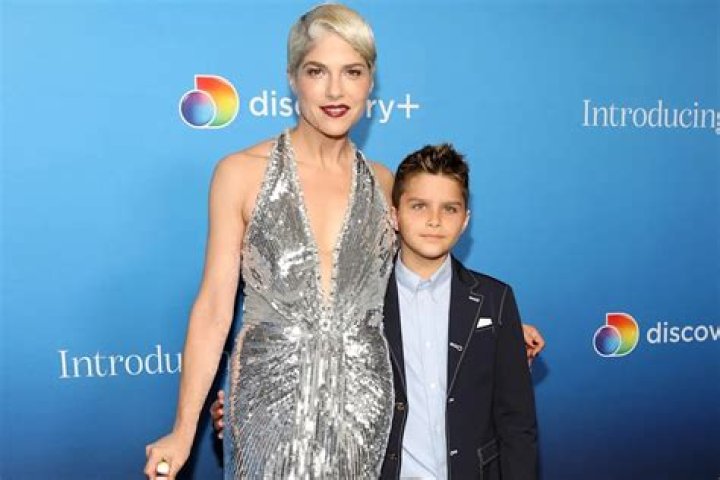 
Selma Blair Celebrates Holiday with 11-Year-Old Son Arthur in Sweet Photo: ‘Happy Thanksgiving’ 