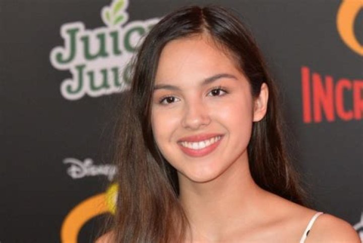 
Who is actress Olivia Rodrigo from “Bizaardvark”? Her Wiki: Height, Birthday, Interview, Parents, Affairs, Boyfriend, Ethnicity 